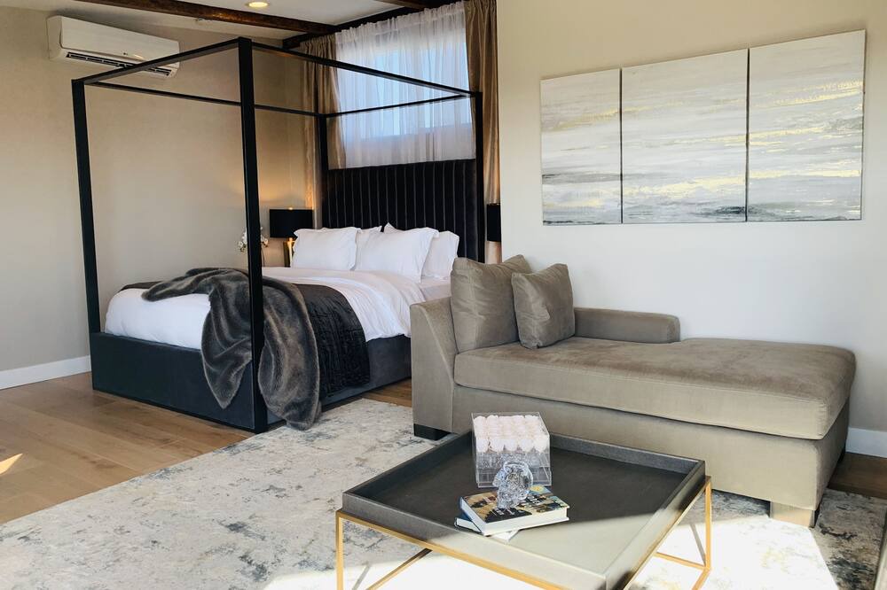 Photo of Bedroom in Allied Gardens