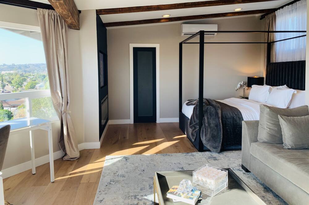 Photo of Bedroom in Allied Gardens