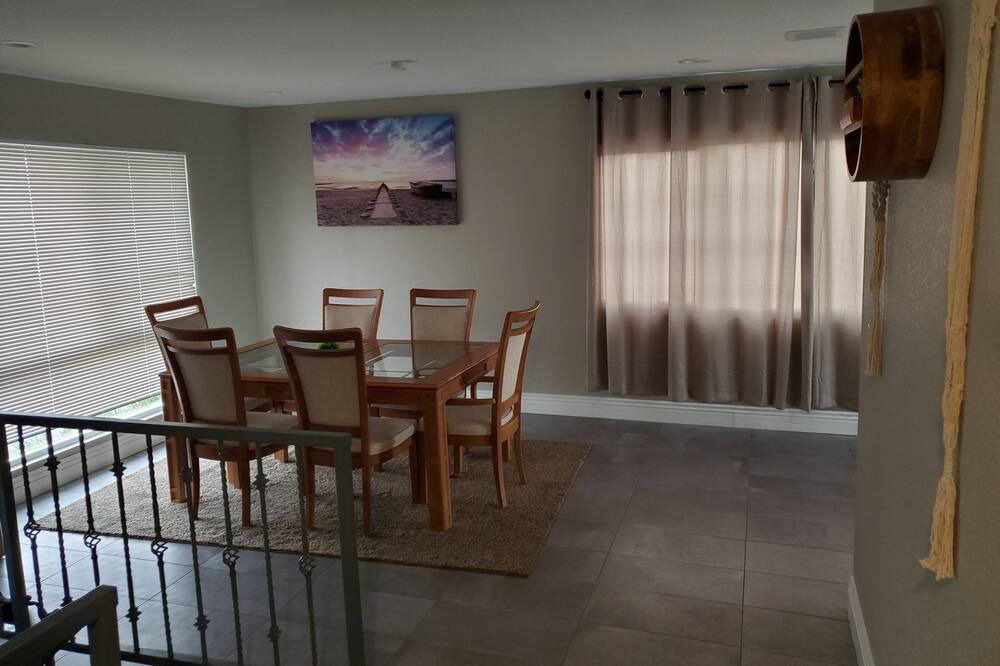 Photo of Livingroom in Rancho Oakey