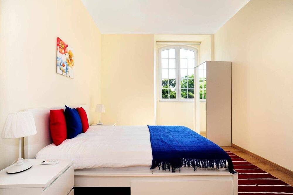 Photo of Bedroom in Oeiras