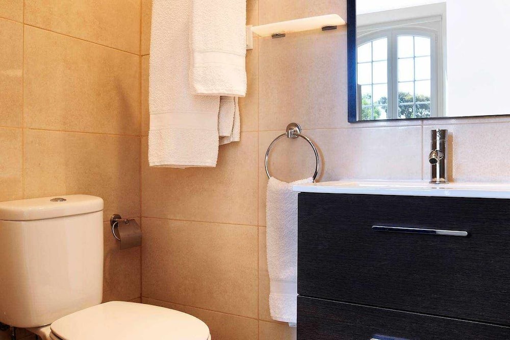 Photo of Bathroom in Oeiras