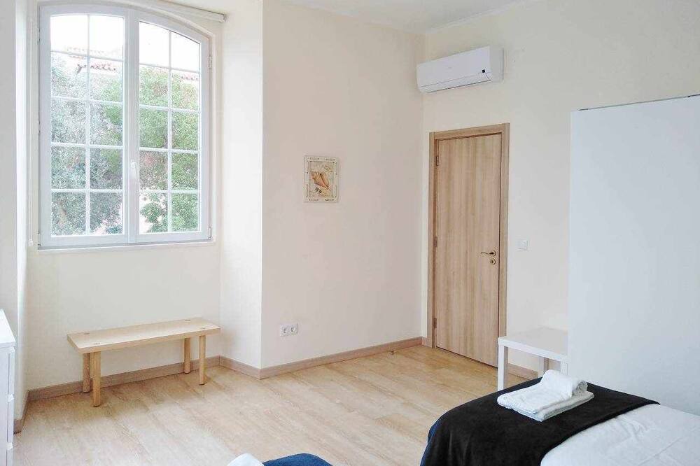 Photo of Bedroom in Oeiras