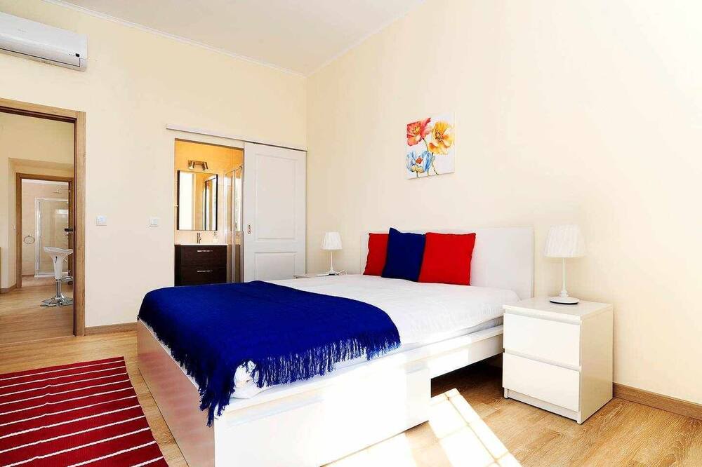 Photo of Bedroom in Oeiras