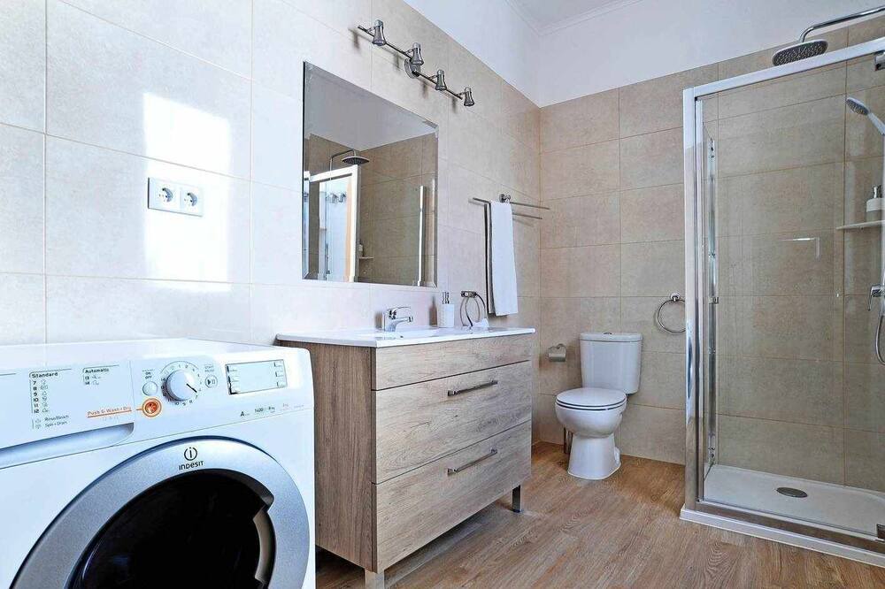 Photo of Bathroom in Oeiras