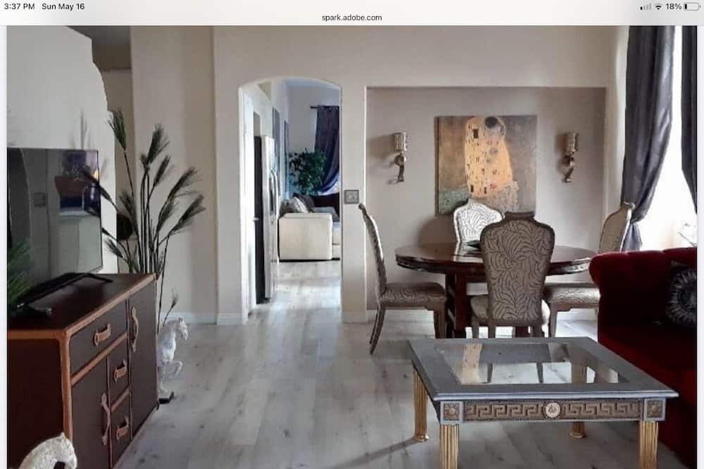 Photo of Livingroom in Summerlin
