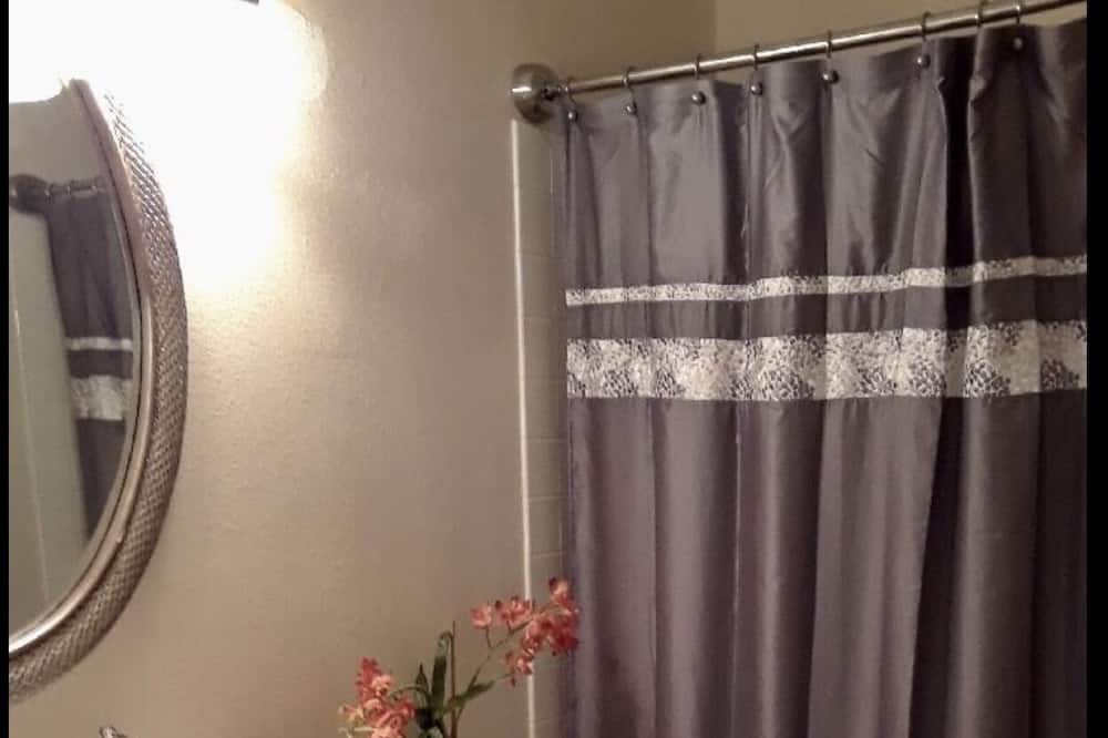 Photo of Bathroom in Summerlin