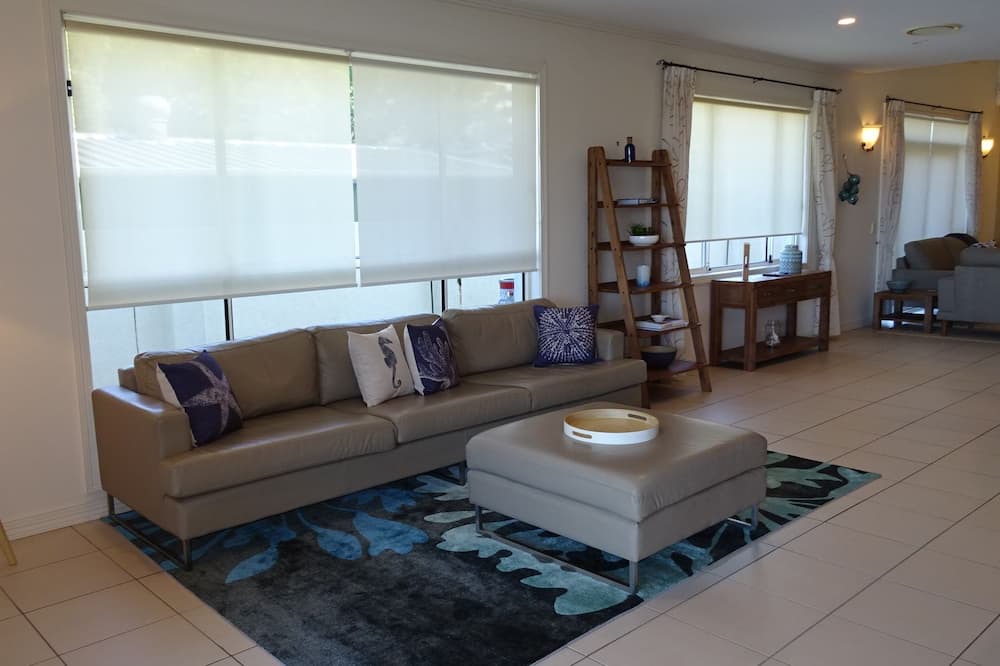 Photo of Livingroom in Runaway Bay