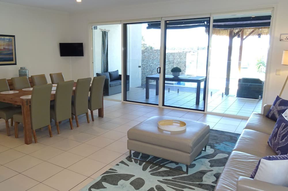Photo of Livingroom in Runaway Bay