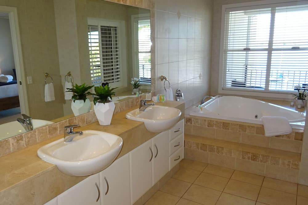 Photo of Bathroom in Runaway Bay