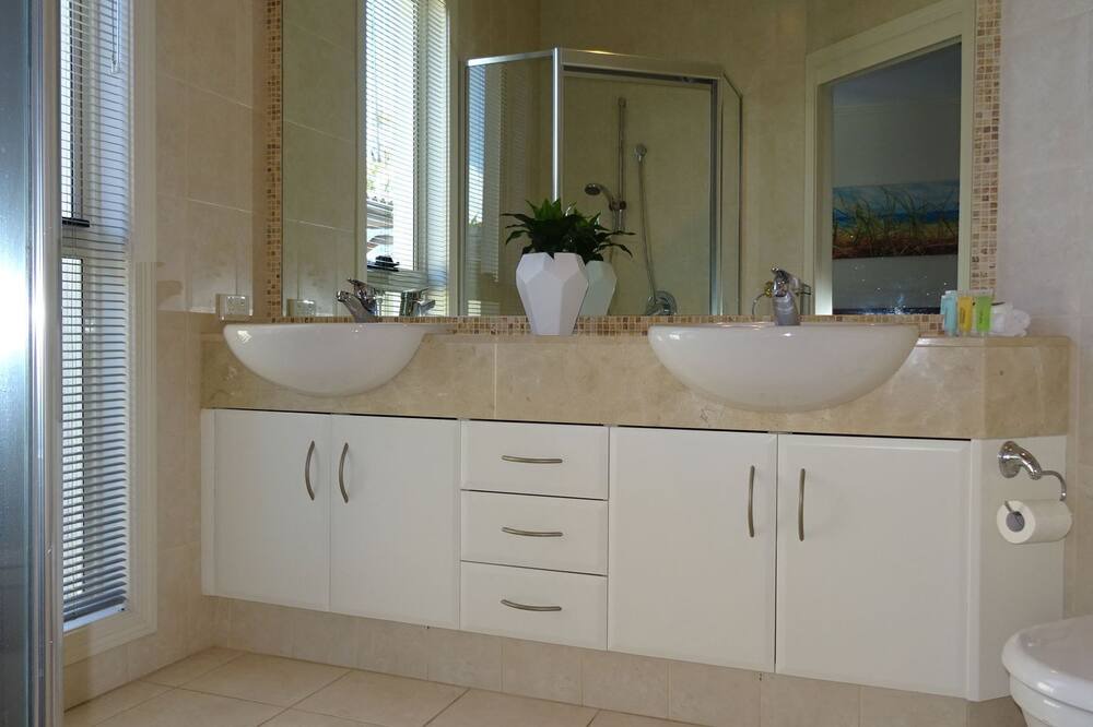 Photo of Bathroom in Runaway Bay