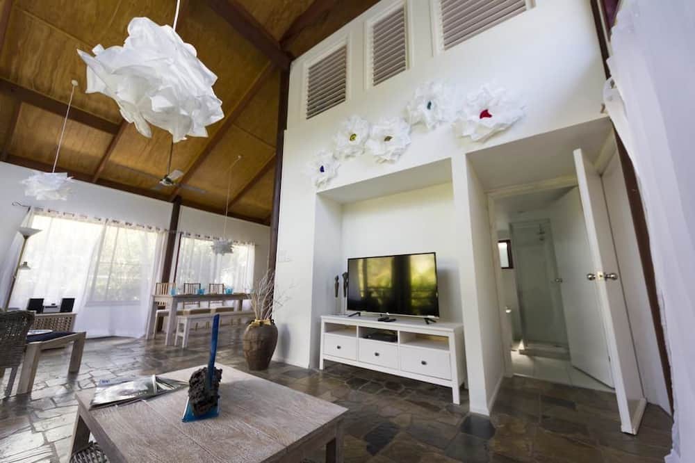 Photo of Livingroom in Mudgeeraba