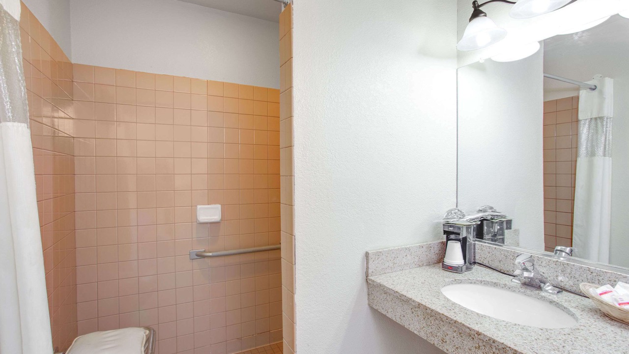 Photo of Bathroom in Coalinga