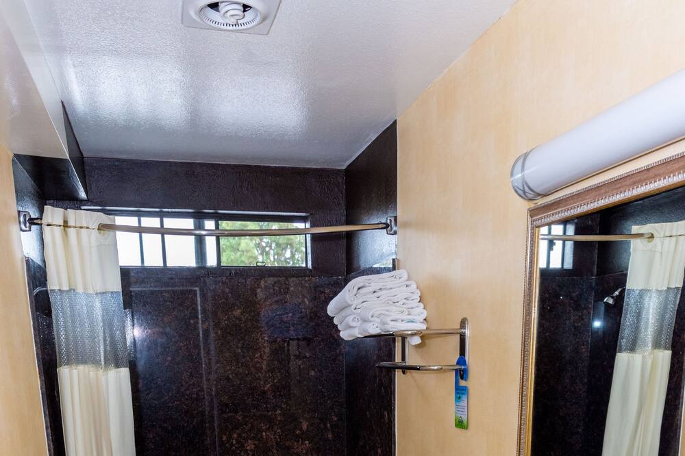 Photo of Bathroom in Artesia