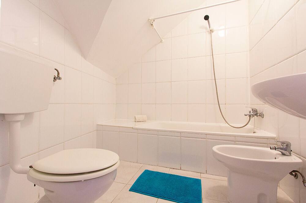 Photo of Bathroom in Baixa