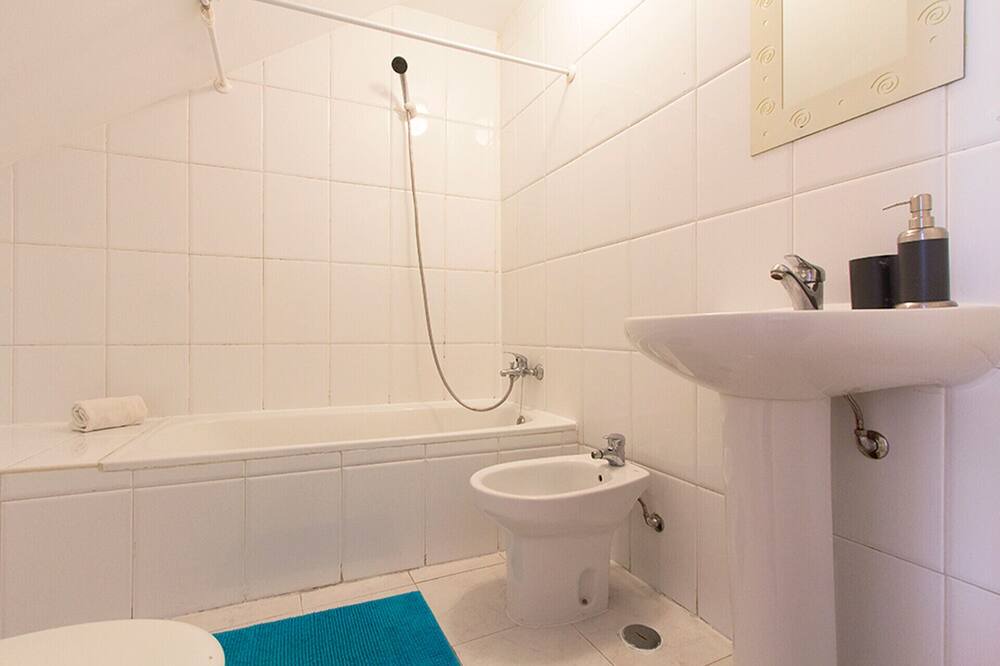 Photo of Bathroom in Baixa