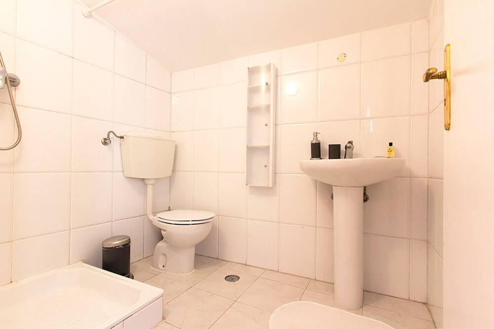 Photo of Bathroom in Baixa
