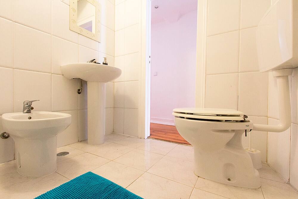 Photo of Bathroom in Baixa