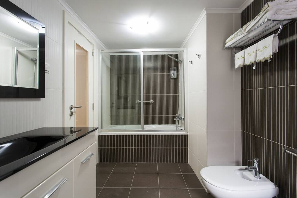 Photo of Bathroom in Baixa
