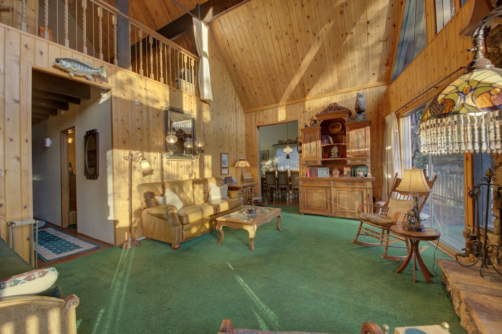 Photo of Livingroom in Blue Jay
