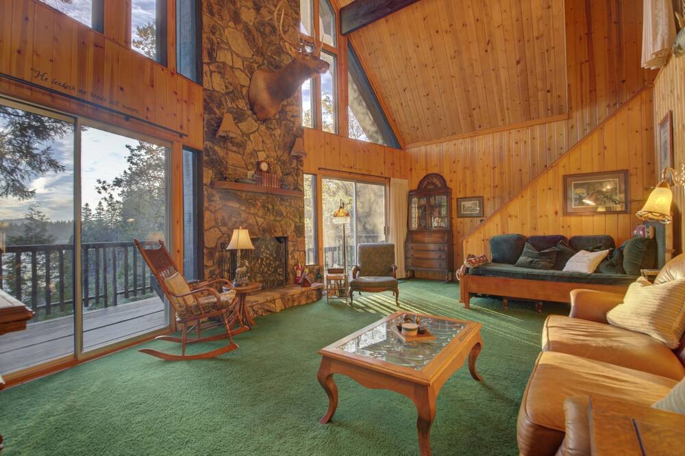 Photo of Livingroom in Blue Jay