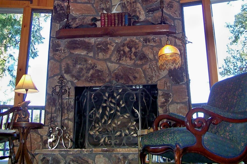 Photo of Livingroom in Blue Jay