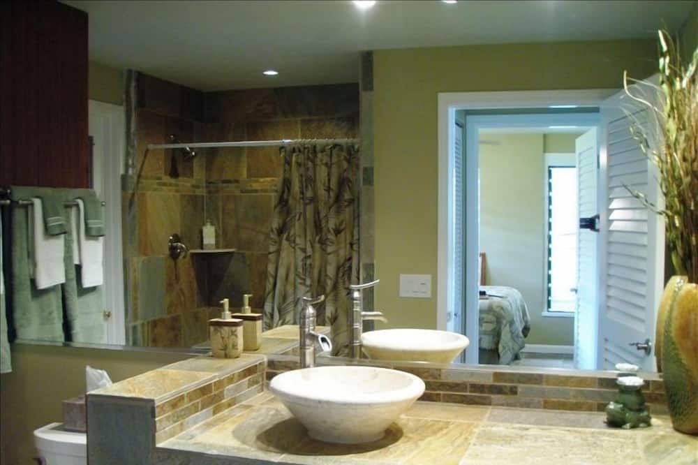 Photo of Bathroom in Waialua