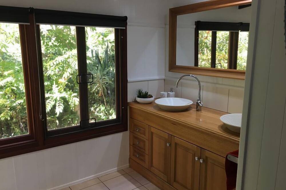 Photo of Bathroom in Maudsland