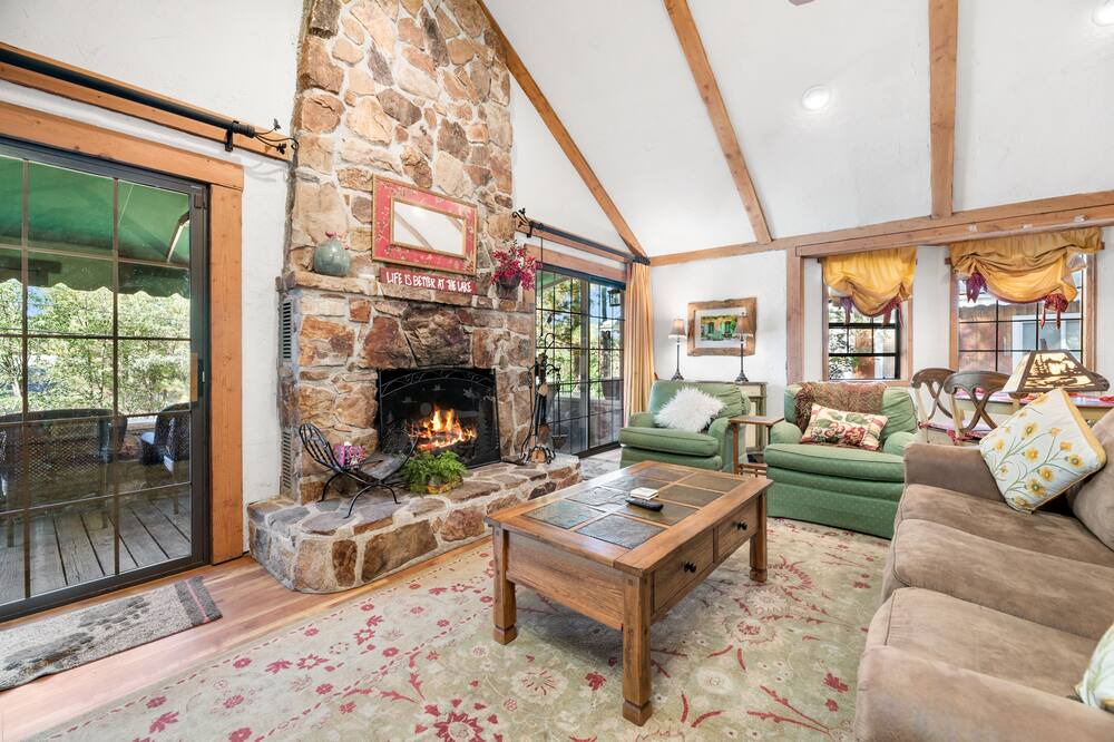 Photo of Livingroom in Big Bear Lake