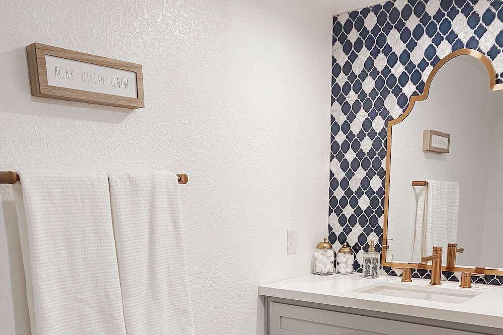 Photo of Bathroom in Needles
