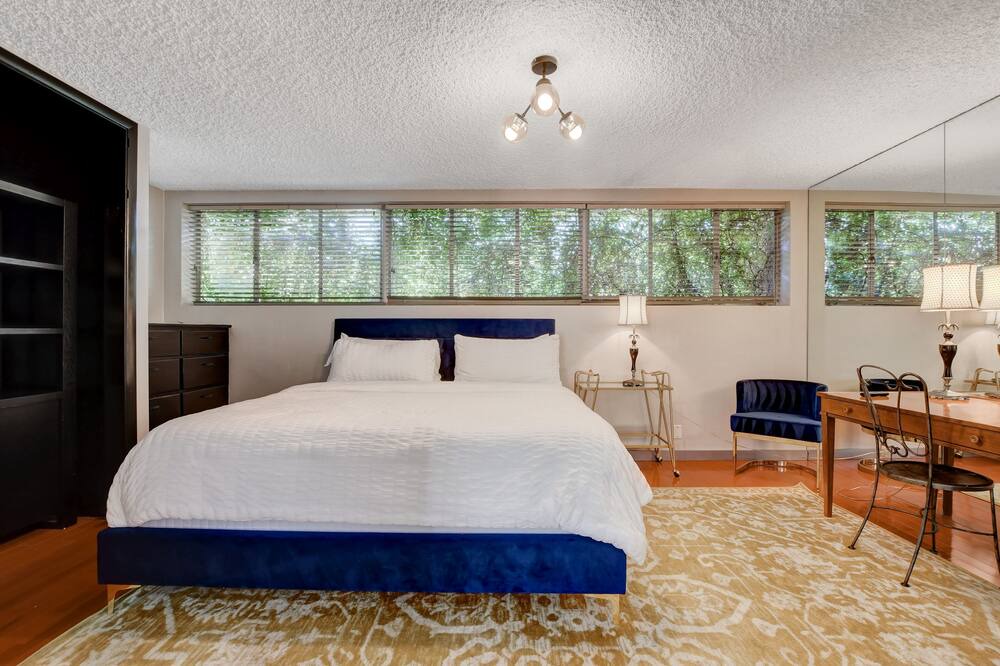 Photo of Bedroom in Gateway District