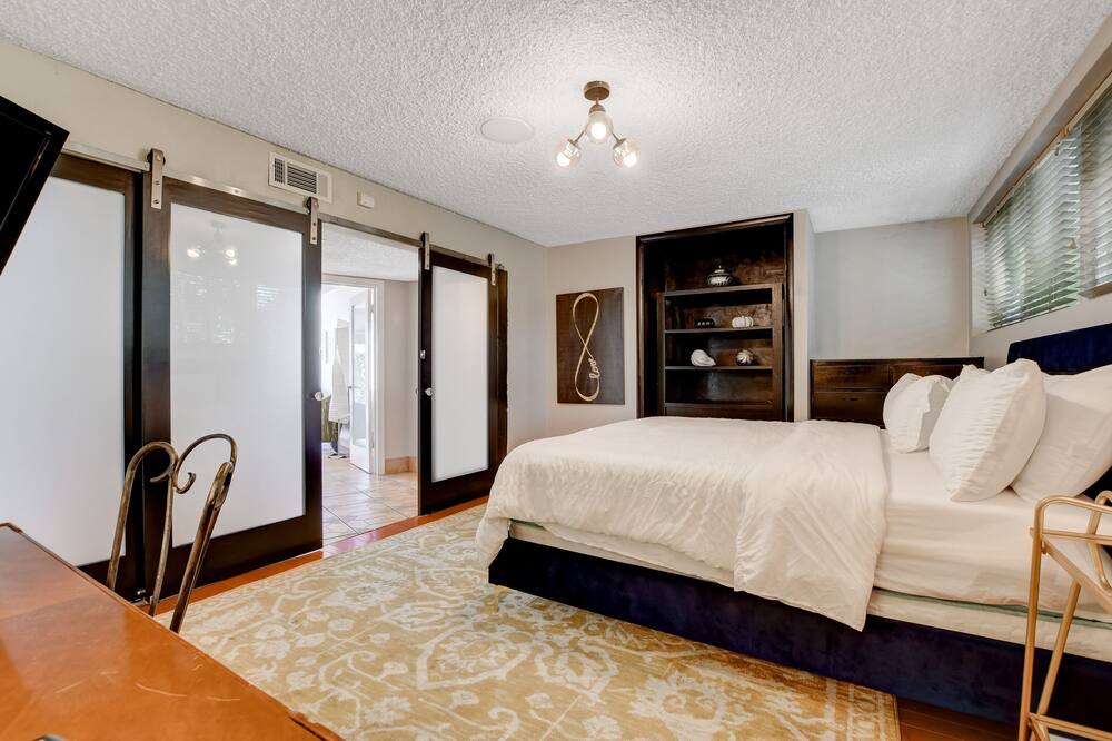 Photo of Bedroom in Gateway District