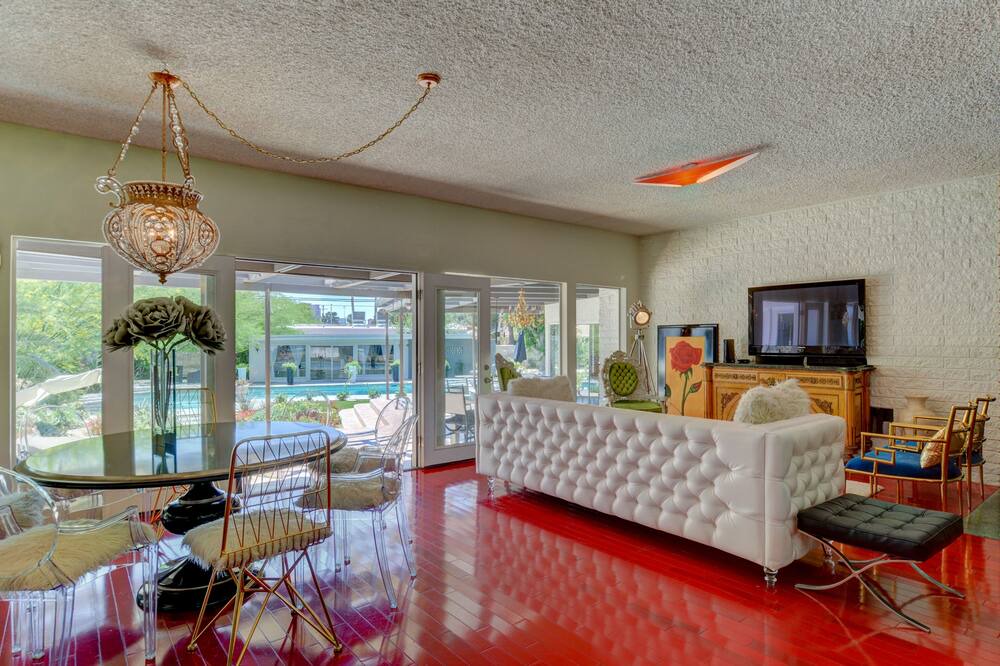 Photo of Livingroom in Gateway District