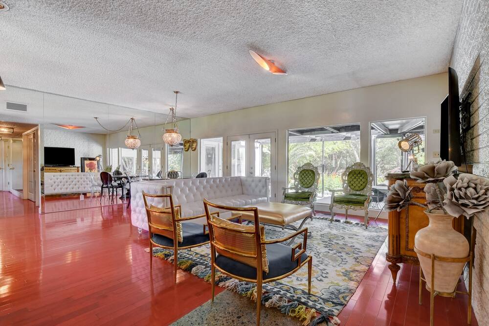 Photo of Livingroom in Gateway District