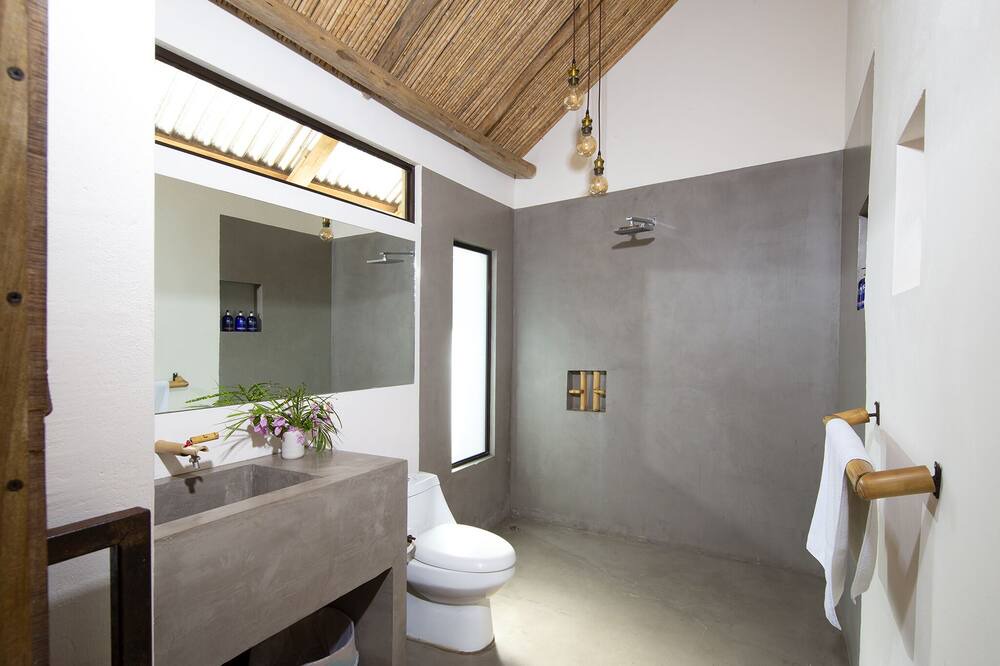 Photo of Bathroom in Potrero