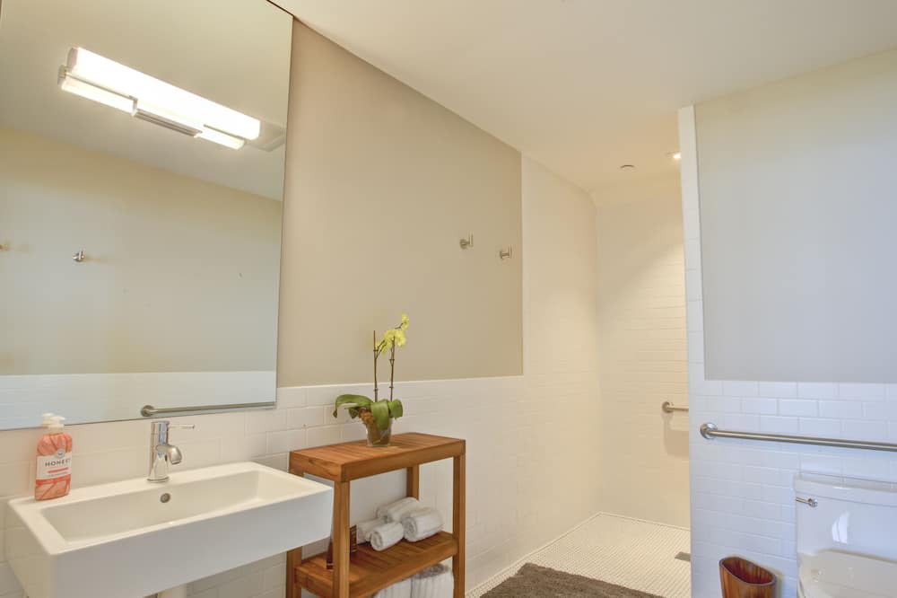 Photo of Bathroom in Carpinteria