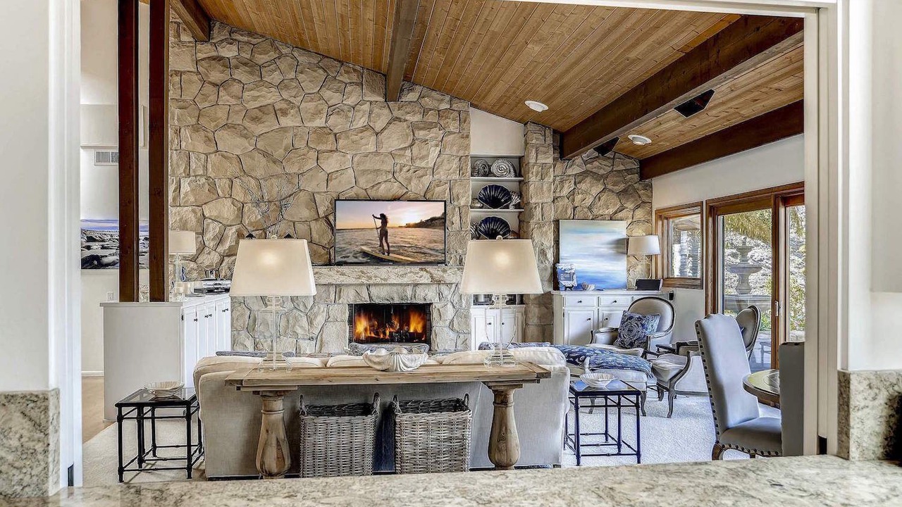 Photo of Livingroom in Alta Mesa