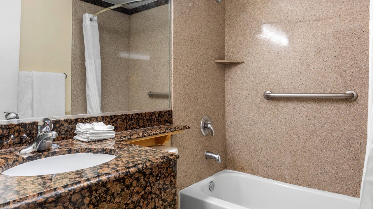 Photo of Bedroom in Lomita