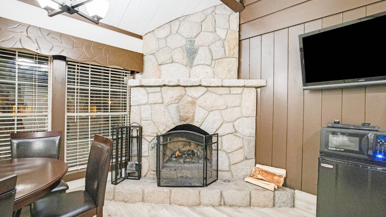 Photo of Bedroom in Lake Arrowhead