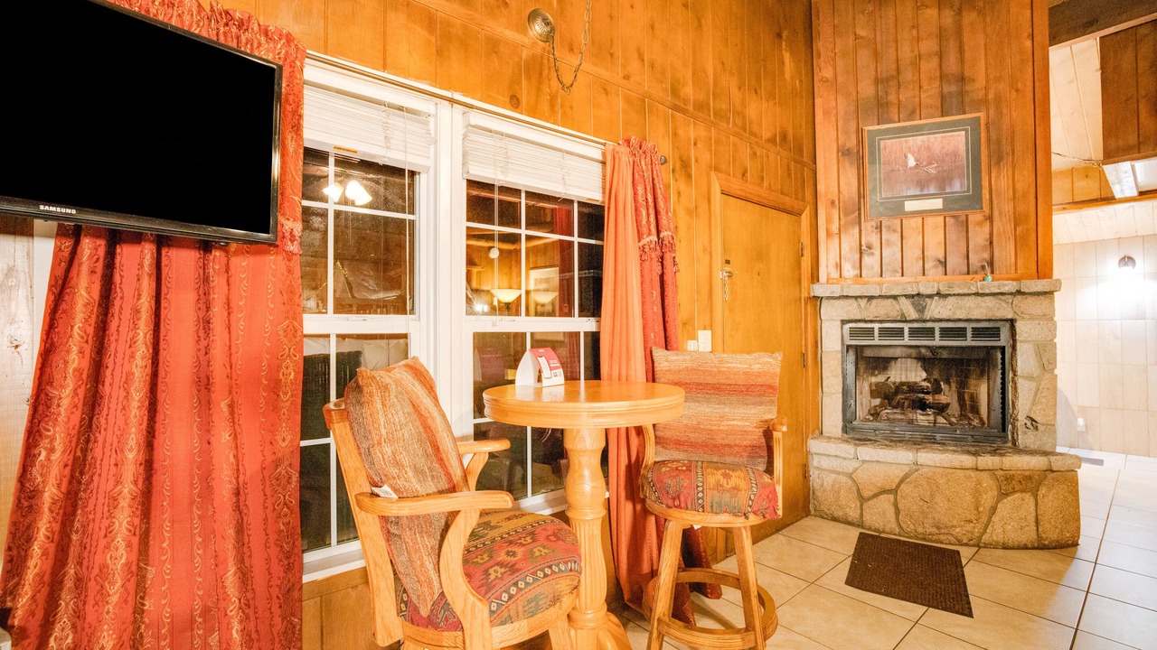 Photo of Bedroom in Lake Arrowhead
