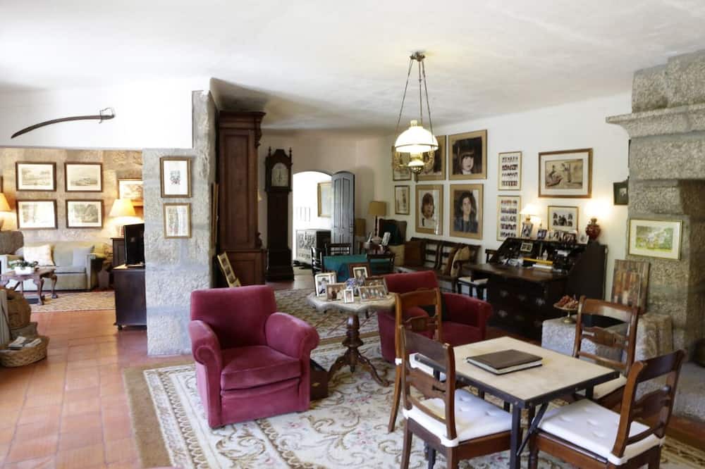 Photo of Livingroom in Resende