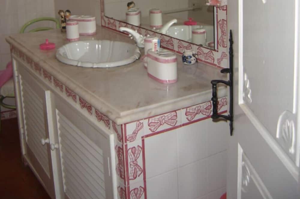 Photo of Bathroom in Resende