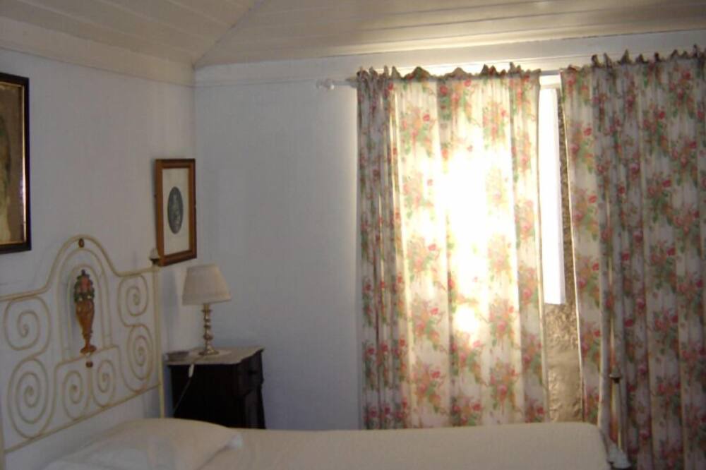 Photo of Bedroom in Resende