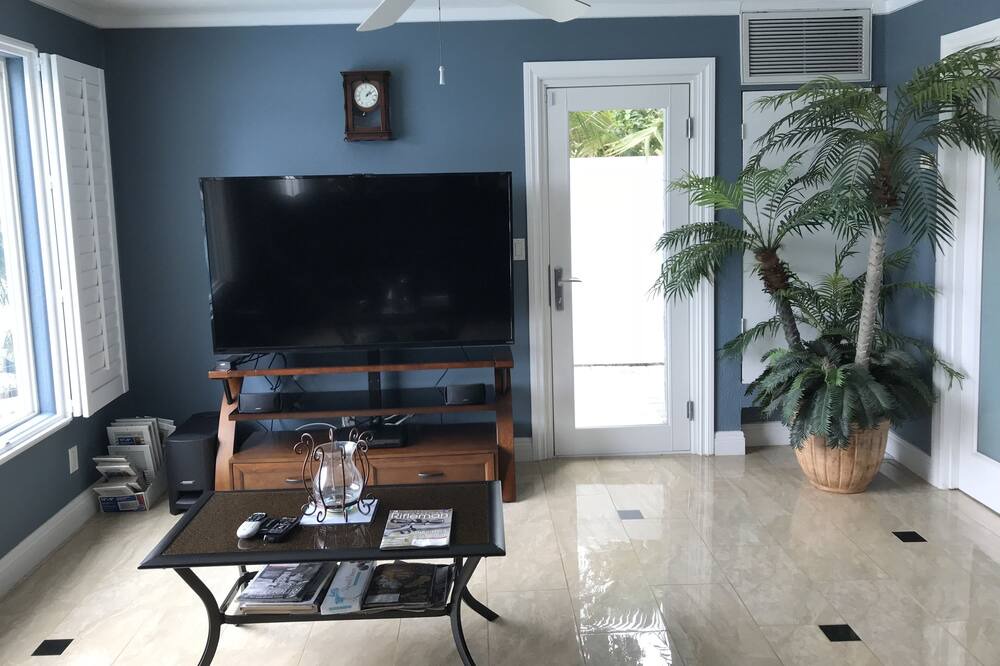 Photo of Livingroom in Allied Gardens