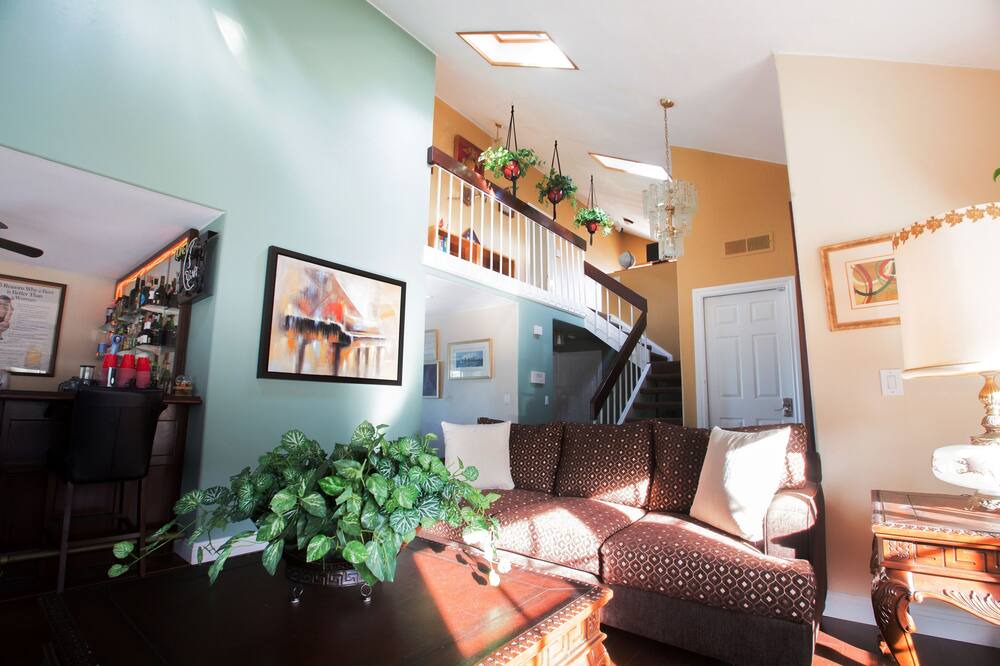 Photo of Livingroom in Allied Gardens