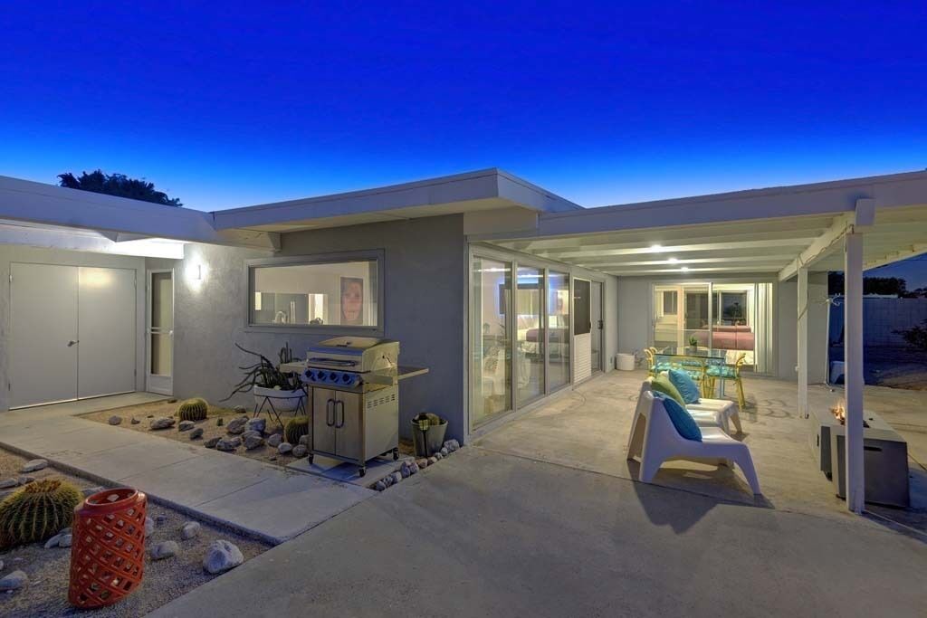 Photo of Outdoor in Racquet Club South