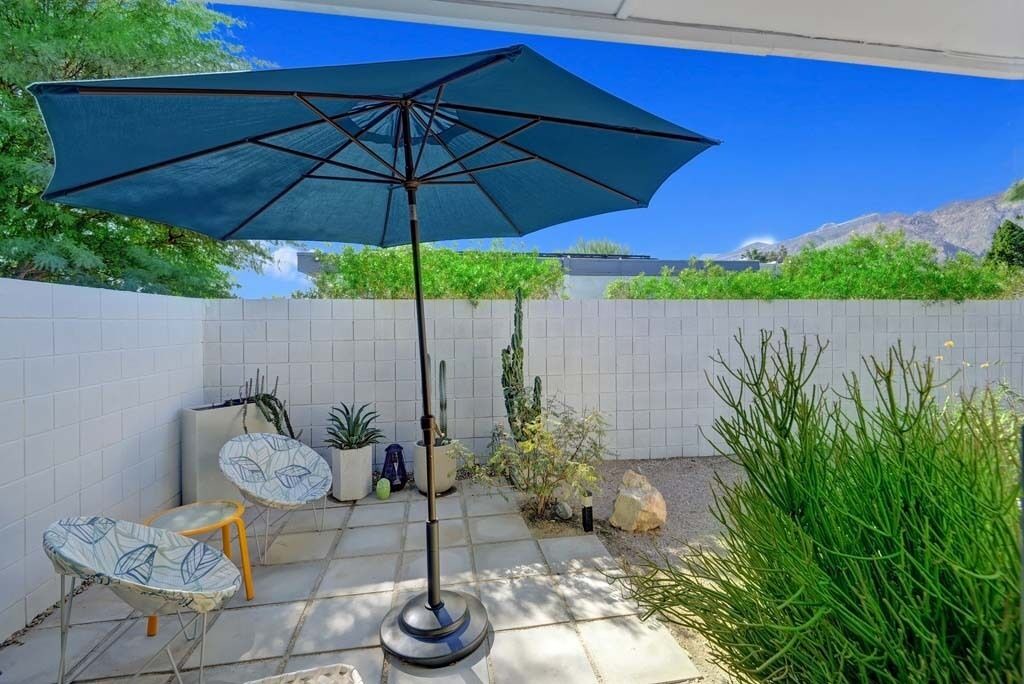 Photo of Outdoor in Racquet Club South