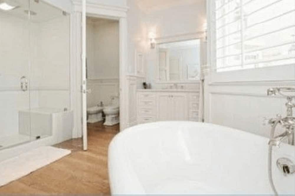 Photo of Bathroom in Western Malibu