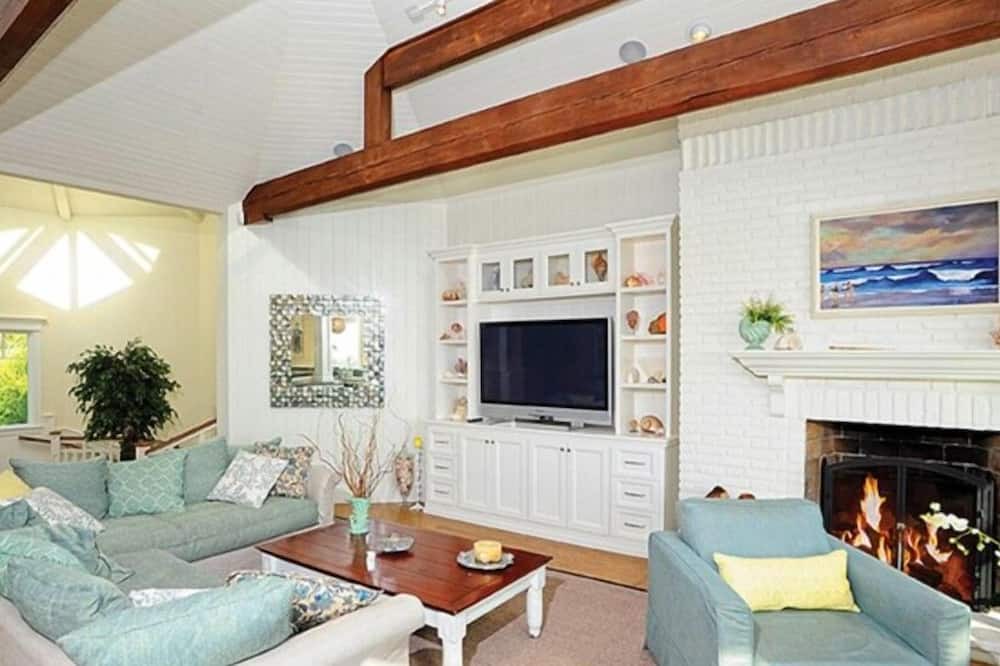 Photo of Livingroom in Western Malibu
