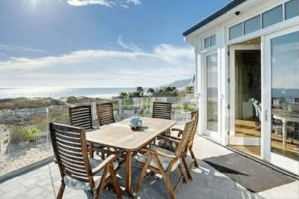 Photo of Patio Balcony in Western Malibu
