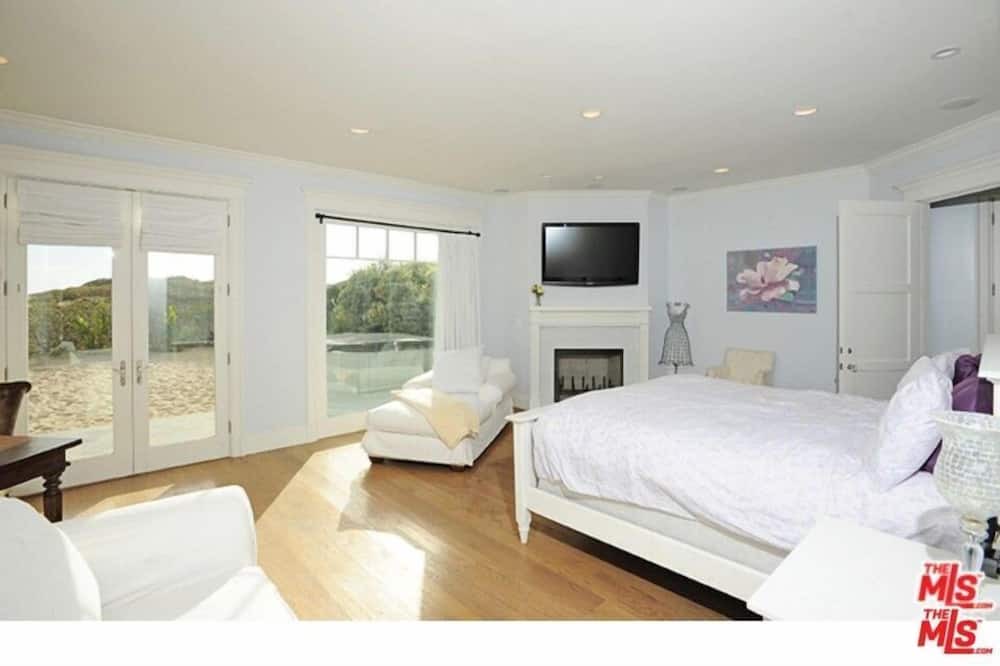 Photo of Bathroom in Western Malibu